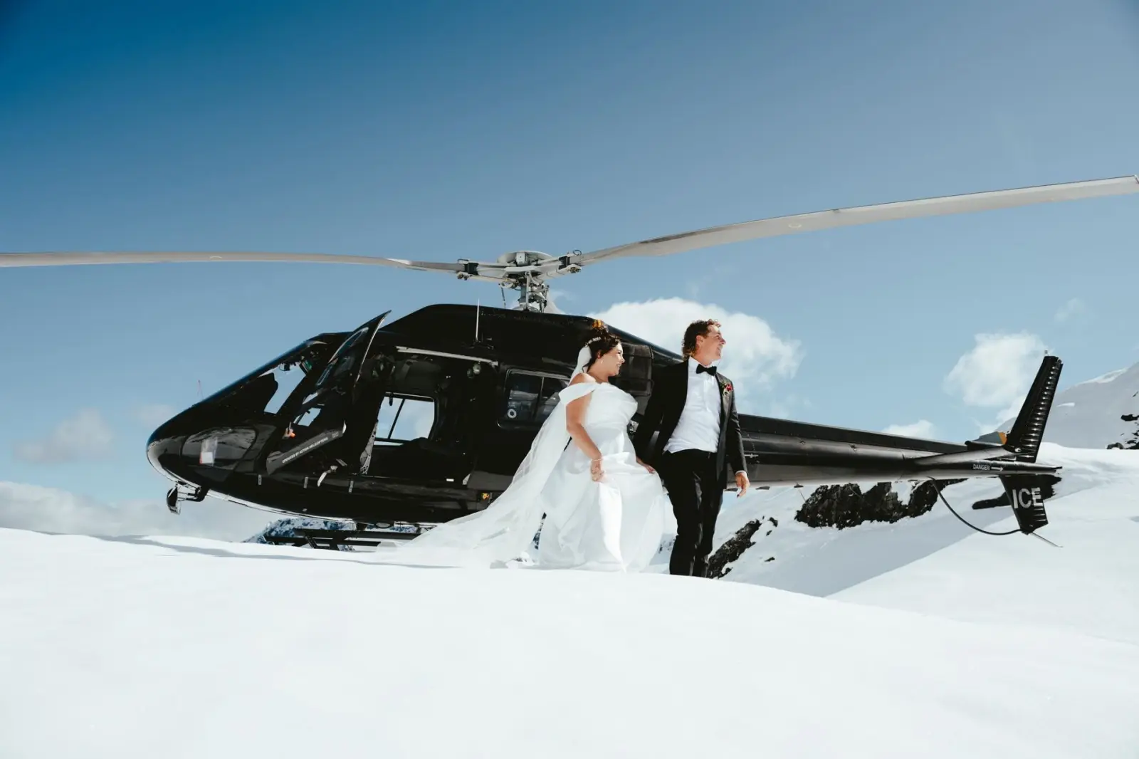 Real Queenstown helicopter elopement in the snow